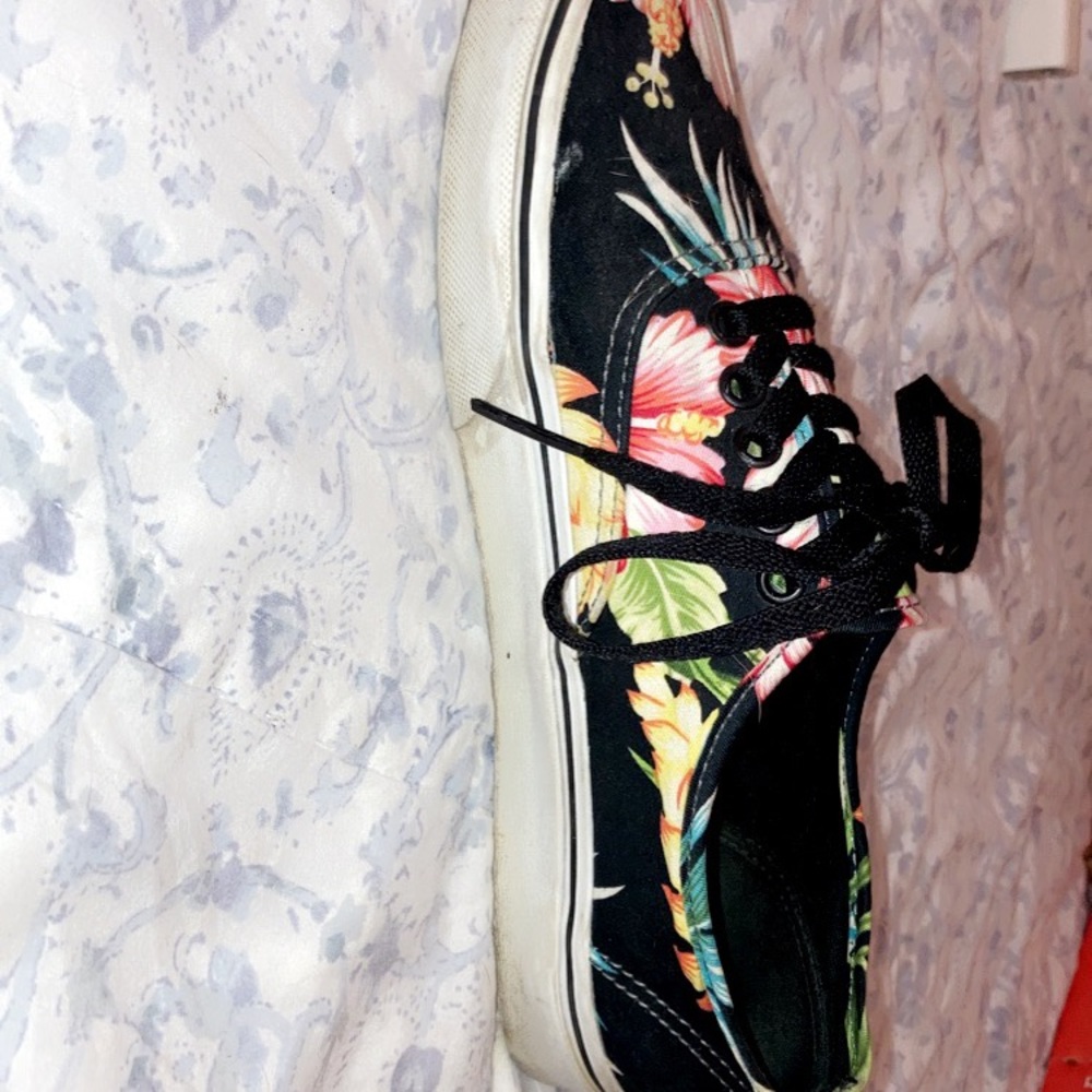 vans - Picture 2 of 3